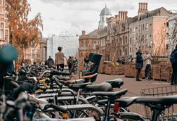 Students, Oxford, ben-elliott-5L3pSNduedw-unsplash
