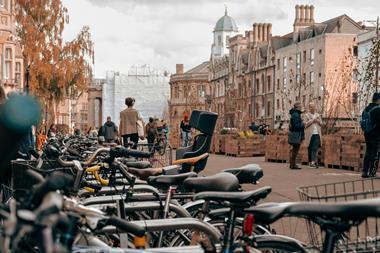 Students, Oxford, ben-elliott-5L3pSNduedw-unsplash