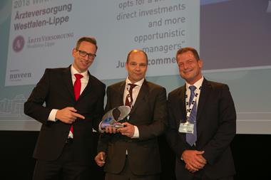 Lutz Horstick (left) and Markus Altenhoff (centre) of ÄVWL receive an award from TH Real Estate's Michael Klauke-Werner