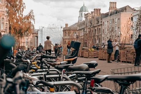 Students, Oxford, ben-elliott-5L3pSNduedw-unsplash