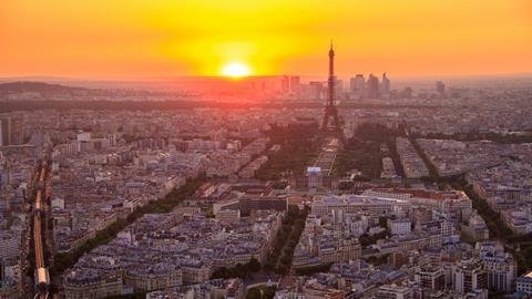 Paris sunset henrique-ferreira-ySgSnJdPhZg-unsplash