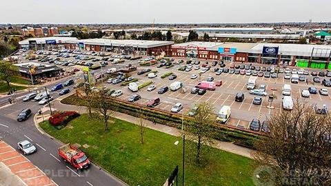 Bath Road Shopping Park in Slough