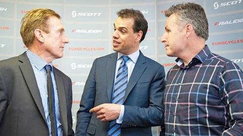 Mel Sutcliffe (centre)