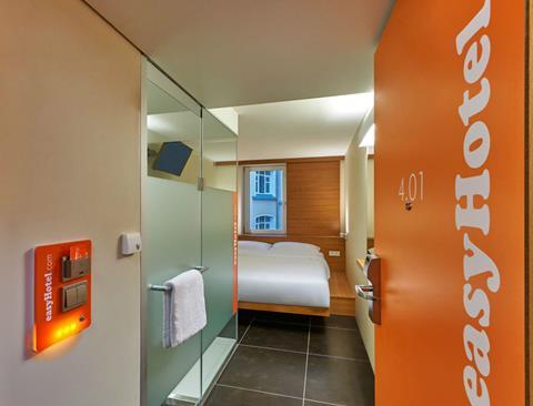 04 easyhotel small room