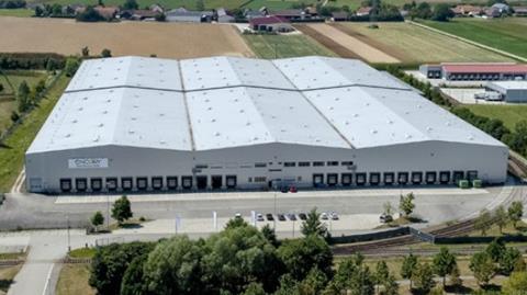 The tyre warehouse in Straubing has been redeveloped as an auto parts disposal centre.