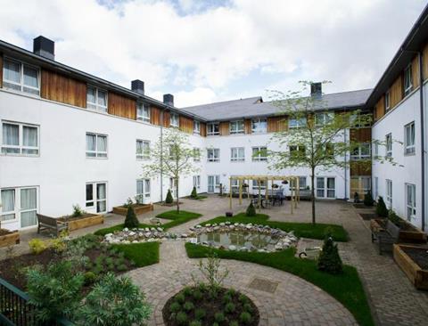 main 14 063d 0062 courtyard and gardens rs